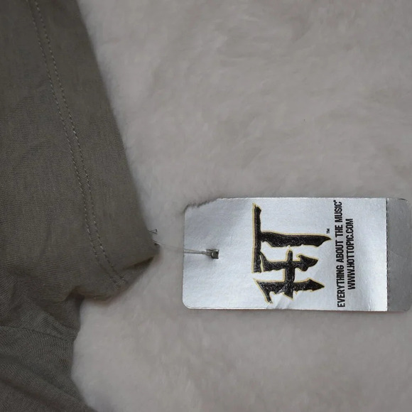 Hello Kitty Vintage Doe Graphic Tee Sz M Y2K Goth Vampire Ghoul Gorecore Sanrio - Picture 9 of 12